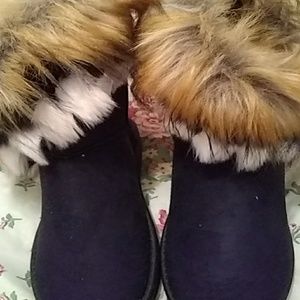 Furry comfortable ladies boots